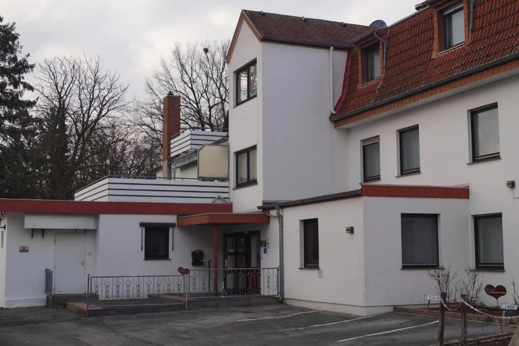 Außenansicht des familiengeführten Parkhotel Alex in Bielefeld